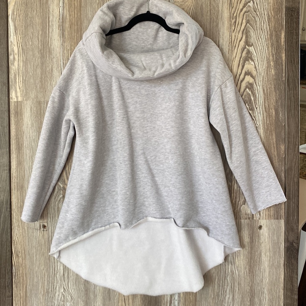 Oversized thick sweatshirt in gray with cowl neck, M